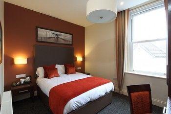 Chalfield Manor Boutique Hotel Борнмът Екстериор снимка